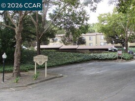 5290 San Pablo Dam Rd in El Sobrante, CA - Building Photo