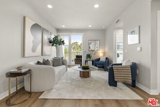 7428 Santa Monica Blvd in West Hollywood, CA - Building Photo - Building Photo
