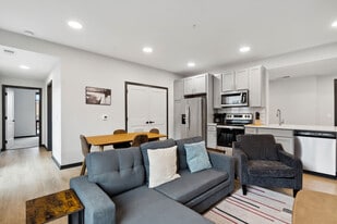 423 E Michigan St in Indianapolis, IN - Building Photo