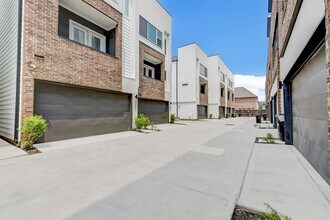 5857 Dolores St in Houston, TX - Building Photo - Building Photo