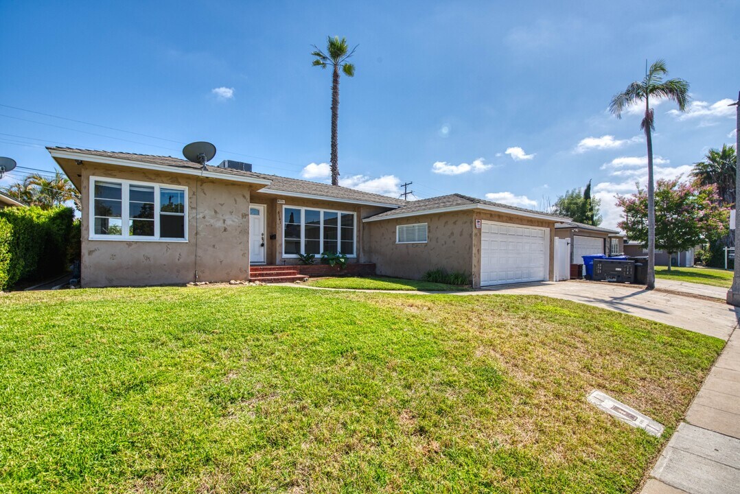 6141 Dorothy Dr in San Diego, CA - Building Photo