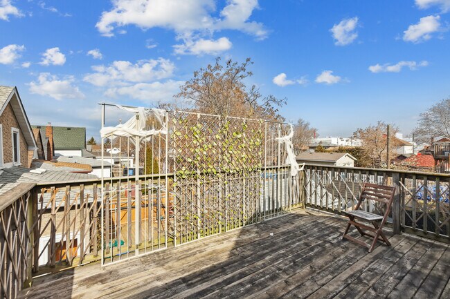 19 Seneca St in St Catharines, ON - Building Photo - Building Photo