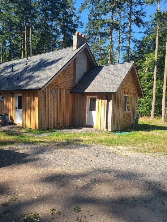 14 Pedal In Ln in Friday Harbor, WA - Building Photo