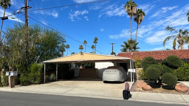 860 E Camino Parocela in Palm Springs, CA - Building Photo - Building Photo