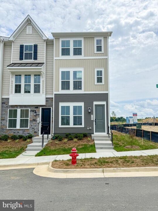 9101 Crk Btm Ln in Fredericksburg, VA - Building Photo