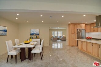 8310 Pershing Dr in Los Angeles, CA - Foto de edificio - Building Photo