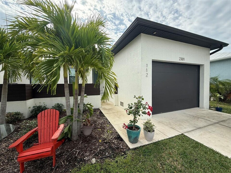 2301 Magdalina Dr in Punta Gorda, FL - Building Photo