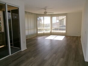 1337H Moanalualani Way in Honolulu, HI - Building Photo - Building Photo