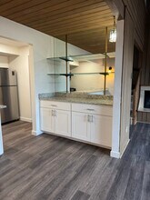 2131 N Summit Ave in Milwaukee, WI - Foto de edificio - Building Photo