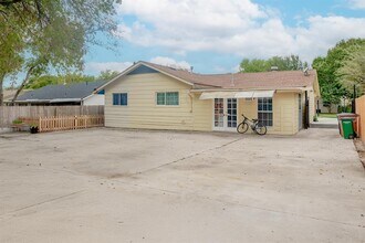 9801 Oriole Dr in Austin, TX - Building Photo - Building Photo