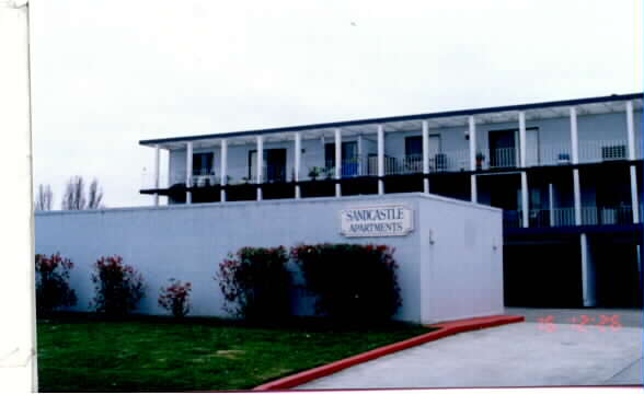 Sand Castle Apartments in Foster City, CA - Building Photo