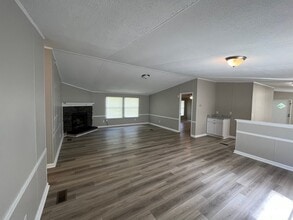Pinewood Mobile Home Community in Savannah, GA - Foto de edificio - Interior Photo