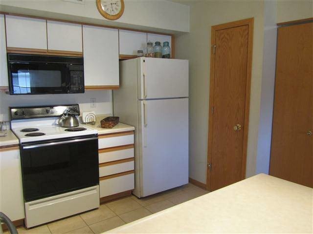 2262 Holiday Rd, Unit 106 in Coralville, IA - Building Photo