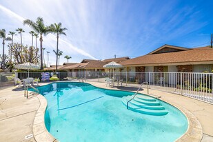 Garden Villas in Garden Grove, CA - Building Photo