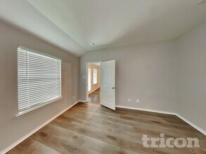 636 Excelsior Dr in Waxahachie, TX - Foto de edificio - Building Photo