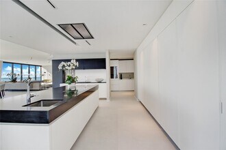 1000 Biscayne Blvd, Unit 2302 in Miami, FL - Foto de edificio - Building Photo