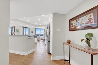 5420 N Ocean Dr in West Palm Beach, FL - Building Photo - Building Photo
