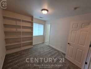 153 SW Verstappen Ln in Grants Pass, OR - Foto de edificio - Building Photo