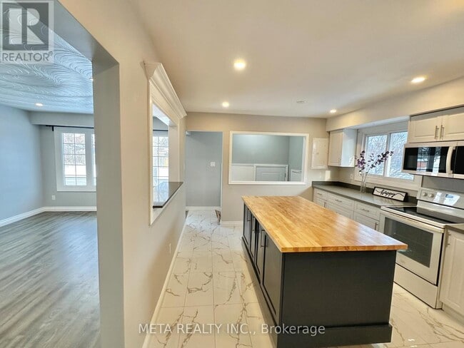 1398 Lakefield St in Oshawa, ON - Building Photo - Building Photo