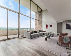 1000 Urlin Ave in Grandview Heights, OH - Foto de edificio - Building Photo