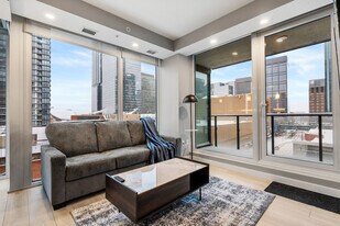 10180-10103 103 St NW in Edmonton, AB - Building Photo