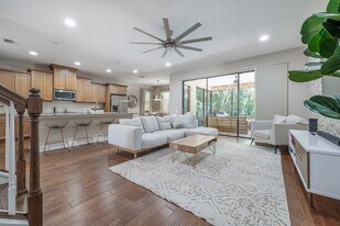 10238 Blossom Trail in Seminole, FL - Building Photo