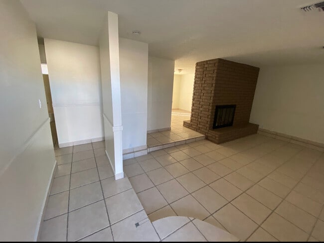 5613 Deal Dr in Las Vegas, NV - Foto de edificio - Building Photo