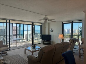 26171 Hickory Blvd in Bonita Springs, FL - Foto de edificio - Building Photo