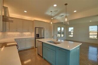 300 Red Bird Ln in Granbury, TX - Building Photo - Building Photo