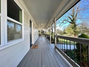 189 W Jefferson St in Hoschton, GA - Building Photo - Building Photo