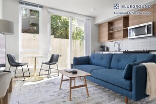 2222 15th Ave W in Seattle, WA - Building Photo