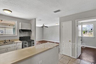 1098 Fuller Ln in Jacksonville, FL - Building Photo - Building Photo