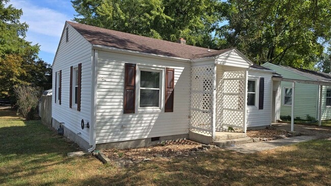 property at 402 S Dysart Ave