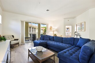 600 Lambiance Cir in Naples, FL - Building Photo - Building Photo