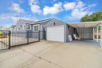 2075 83rd Ave in Oakland, CA - Building Photo - Building Photo