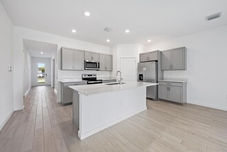 5880 SE Sky Blue Cir in Stuart, FL - Building Photo - Building Photo