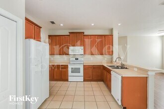 8636 Sandy Plains Dr in Riverview, FL - Building Photo - Building Photo