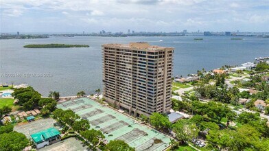 11113 Biscayne Blvd, Unit 1554 in Miami, FL - Foto de edificio - Building Photo