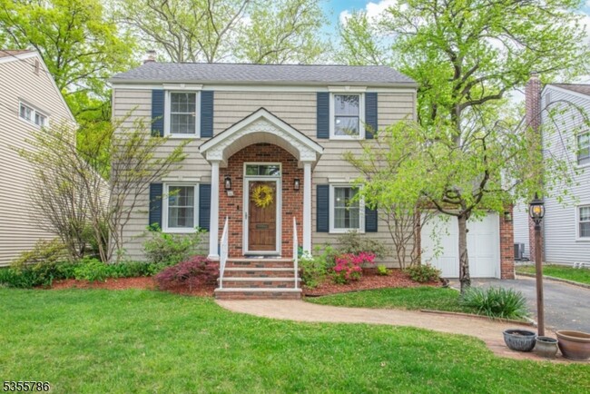 property at 86 Ferncliff Rd