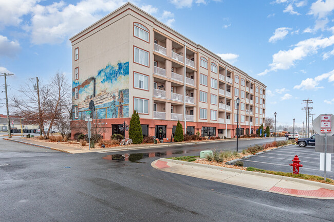 100 Taylor St, Unit 505 in Colonial Beach, VA - Foto de edificio - Building Photo