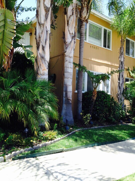 11901 Washington Blvd in Los Angeles, CA - Building Photo