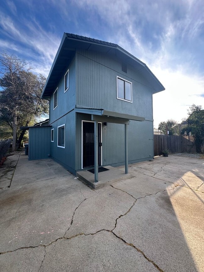 property at 1456 Magnolia Ave