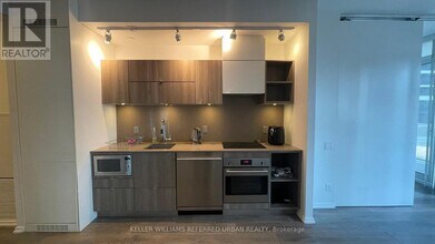 125-1125 Peter St in Toronto, ON - Building Photo - Building Photo