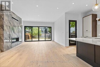 515 Roosevelt Ave in Ottawa, ON - Building Photo - Building Photo