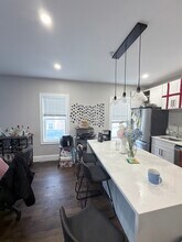 156 Hillside St, Unit 1 in Boston, MA - Foto de edificio - Building Photo