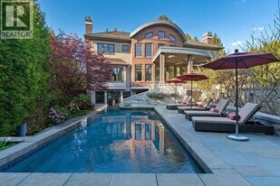 8112 Government Rd in Burnaby, BC - Building Photo