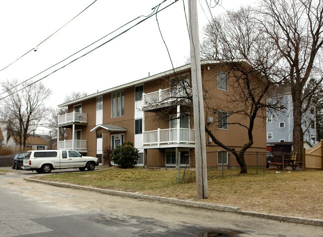 180 5th Ave in Woonsocket, RI - Foto de edificio - Building Photo