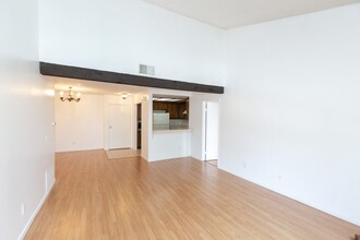 6876 Caminito Montanoso in San Diego, CA - Foto de edificio - Building Photo