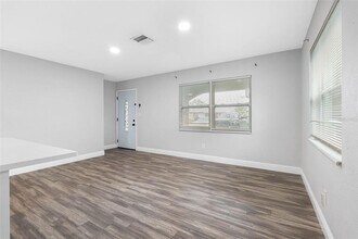 5712 17th Ave N in St. Petersburg, FL - Building Photo - Building Photo