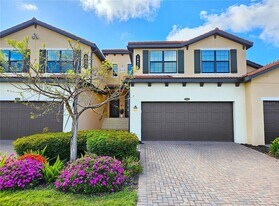 10825 Tarflower Dr, Unit 202 in Venice, FL - Building Photo